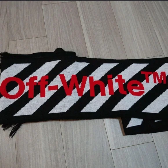 Off-White Chevron Scarf with Red Logo - Picture 3 of 5